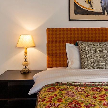 Neelam Bed & Breakfast โกลกาตา ภายนอก รูปภาพ