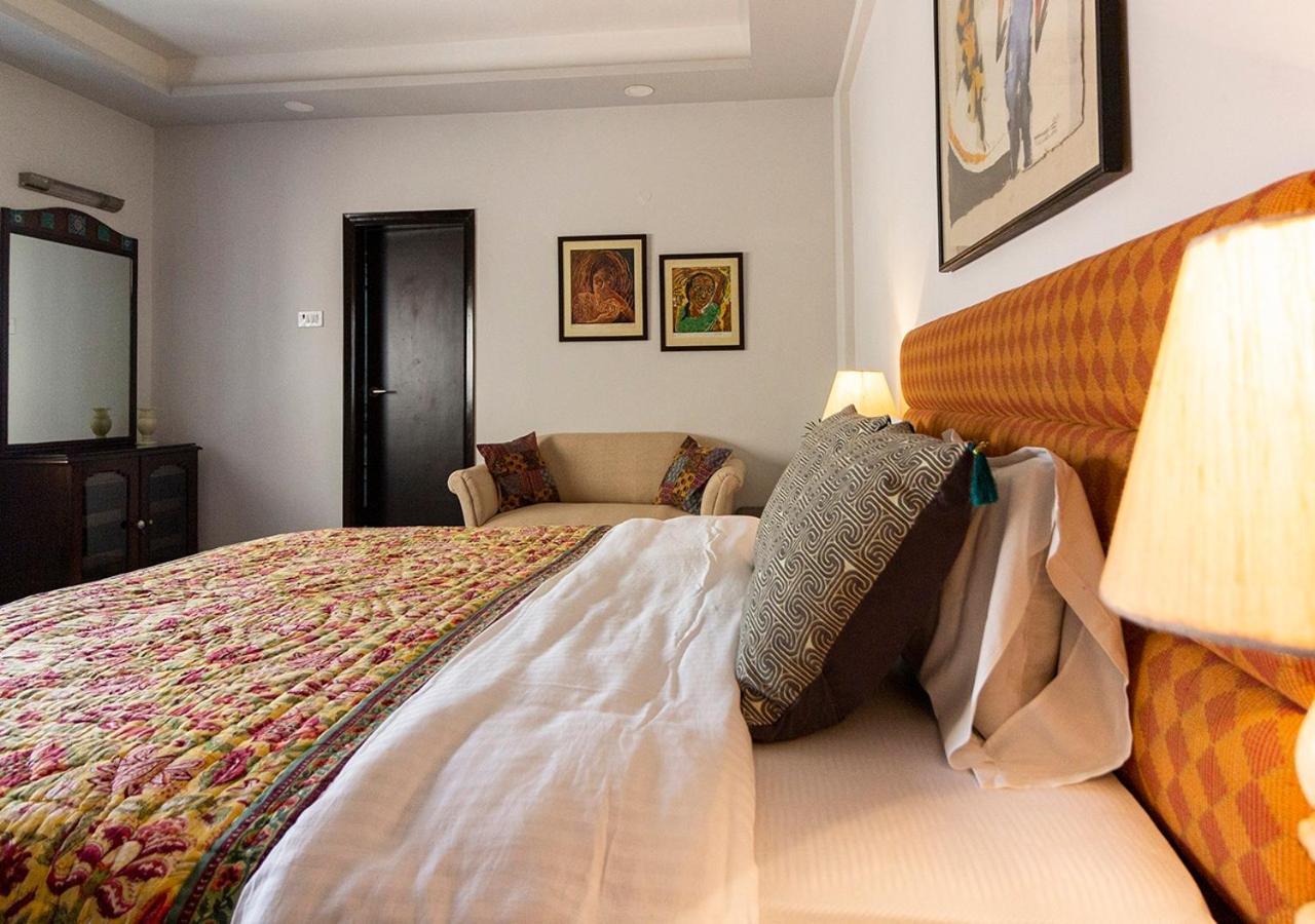 Neelam Bed & Breakfast โกลกาตา ภายนอก รูปภาพ