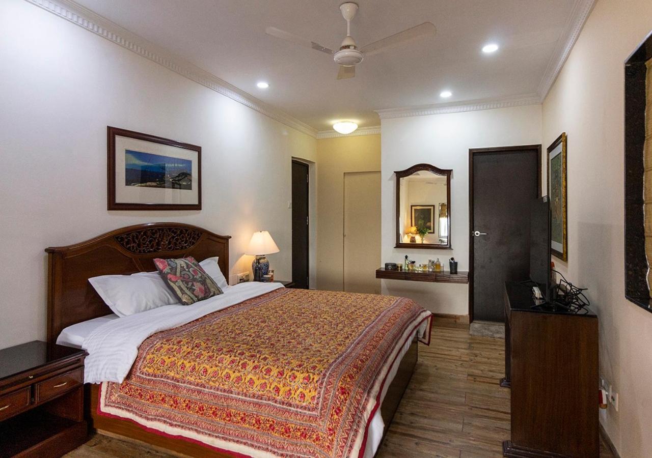 Neelam Bed & Breakfast โกลกาตา ภายนอก รูปภาพ